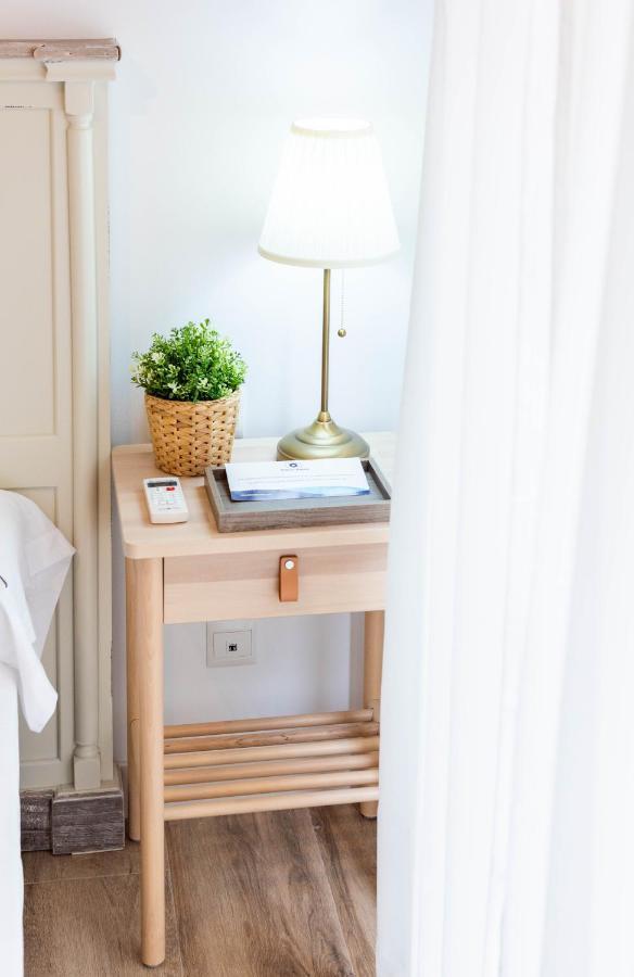 Apartamentos Toboso Plaza Nerja Exterior photo A bedside table